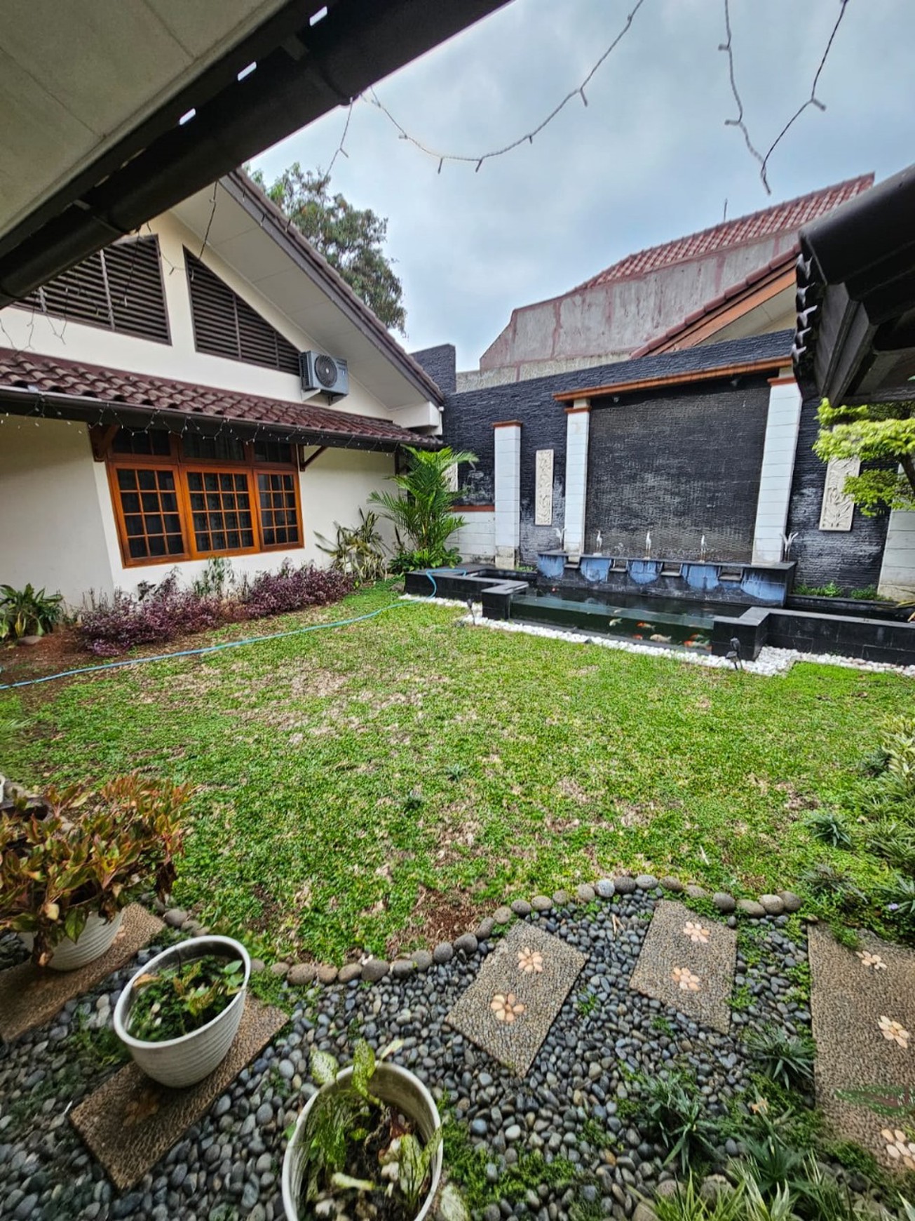 Rumah 2 Lantai, Halaman Asri Siap Huni di H Sidup Rempoa