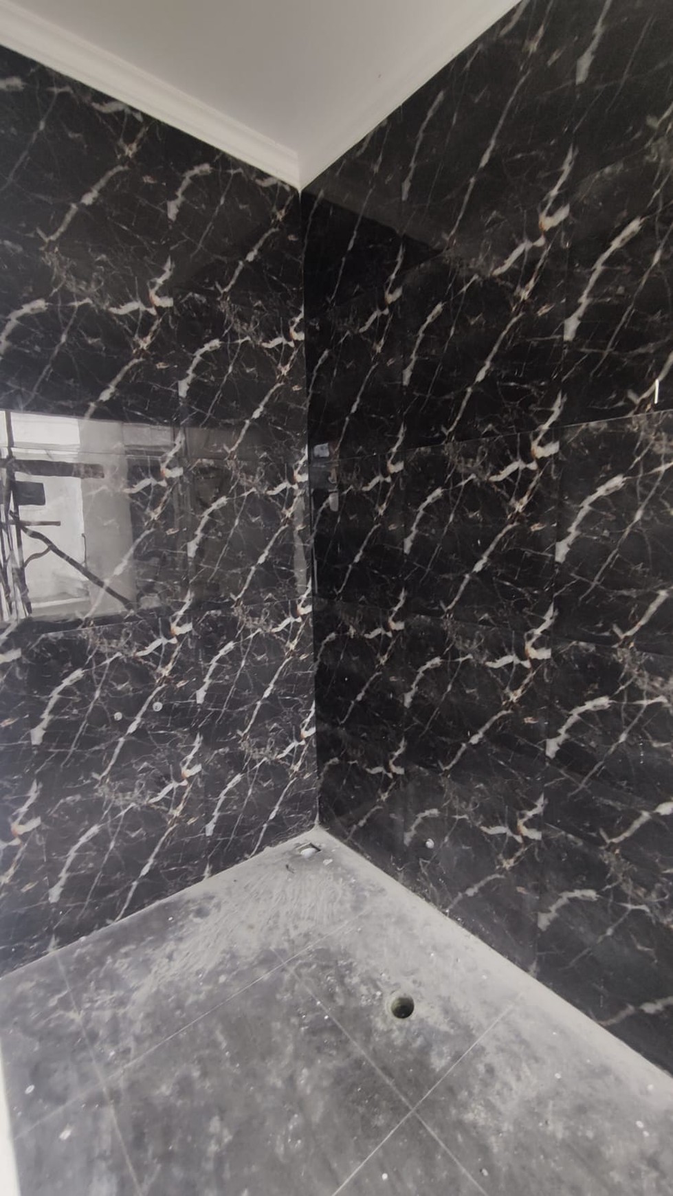 Rumah Brand New, bagus 3 Lantai siap huni