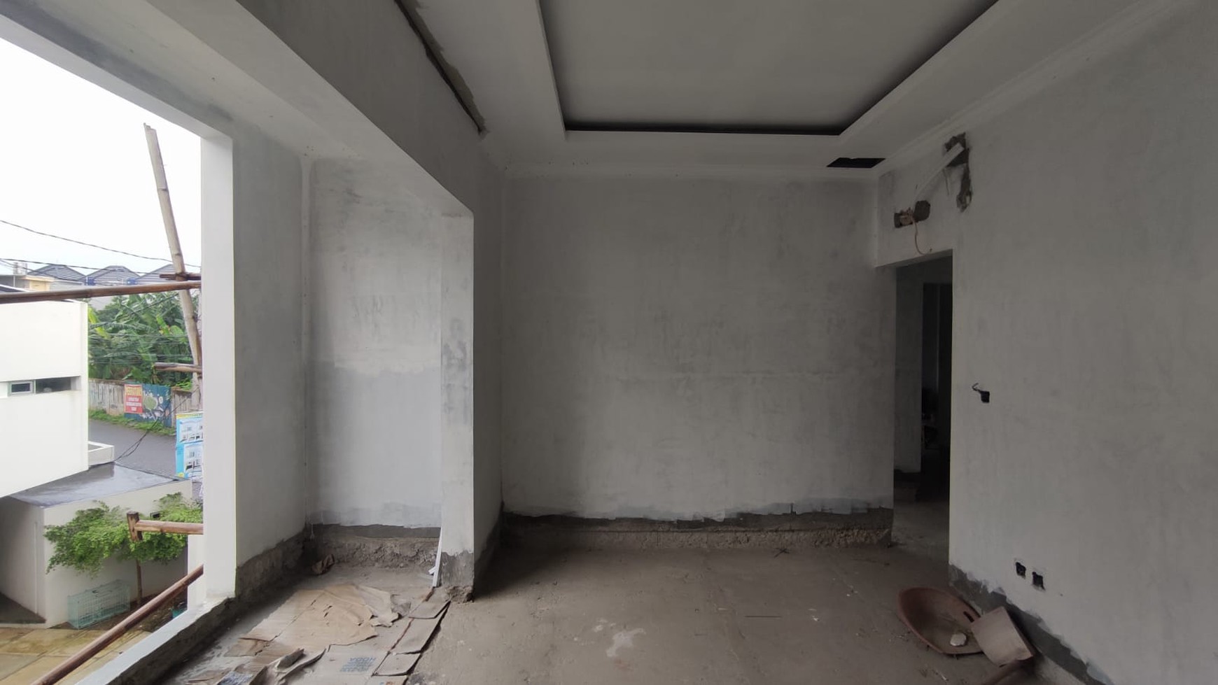 Rumah Brand New, bagus 3 Lantai siap huni