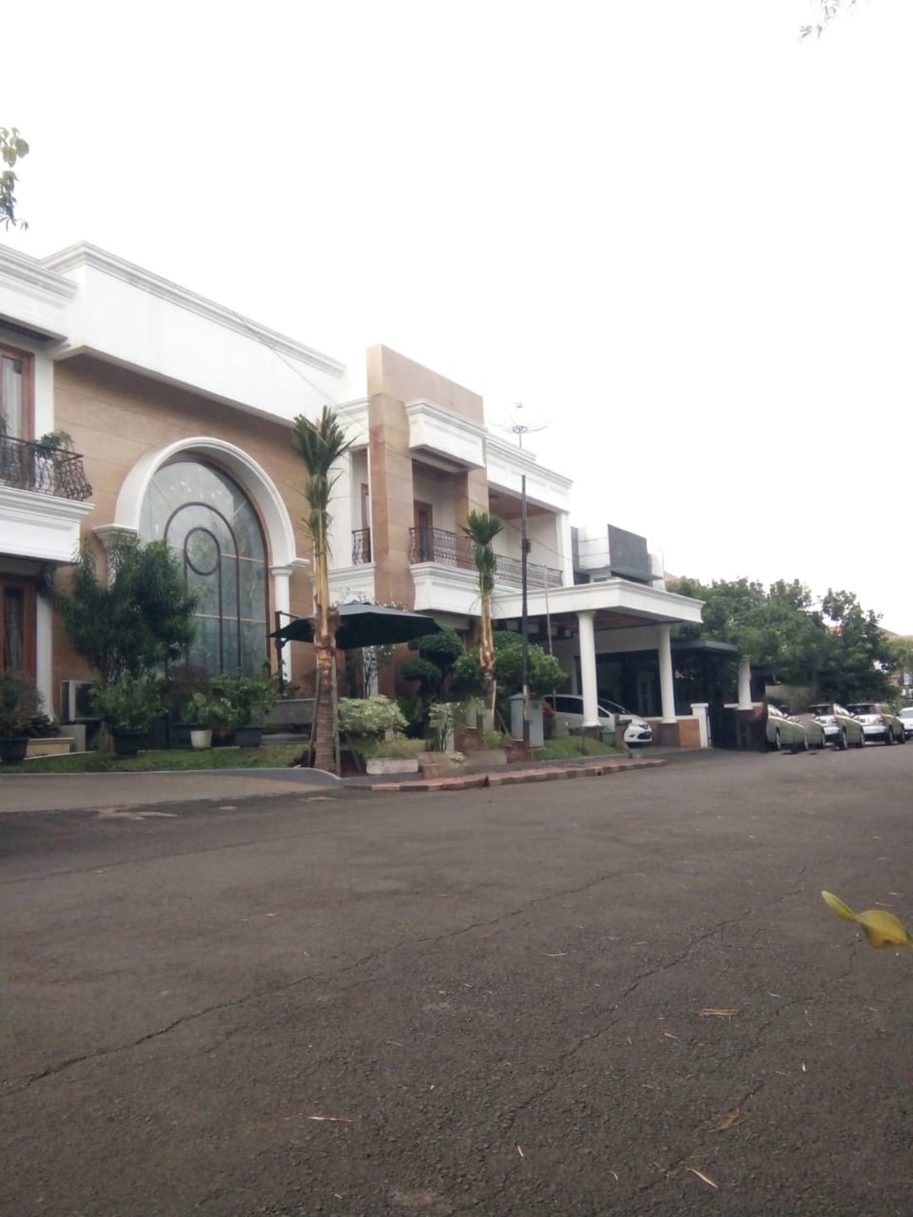 Rumah Mewah 3 Lantai Kondisi Siap Huni dan Lokasi Premium @Jakarta Selatan