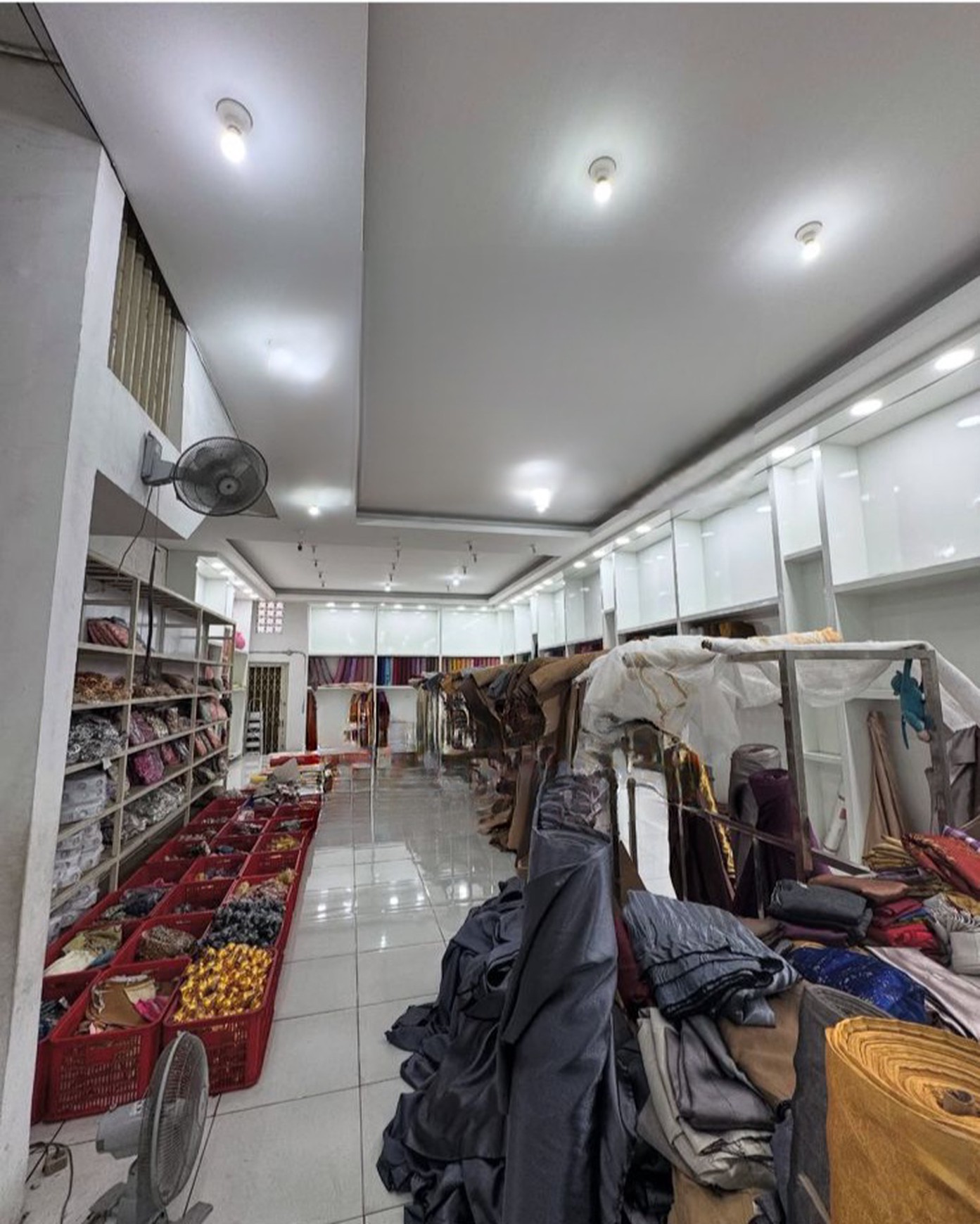 Dijual / Disewakan Ruko Kapasari - Kapasan - Simokerto Surabaya Pusat Kota - Nol Jalan Raya Komersial Area plus Lift Barang