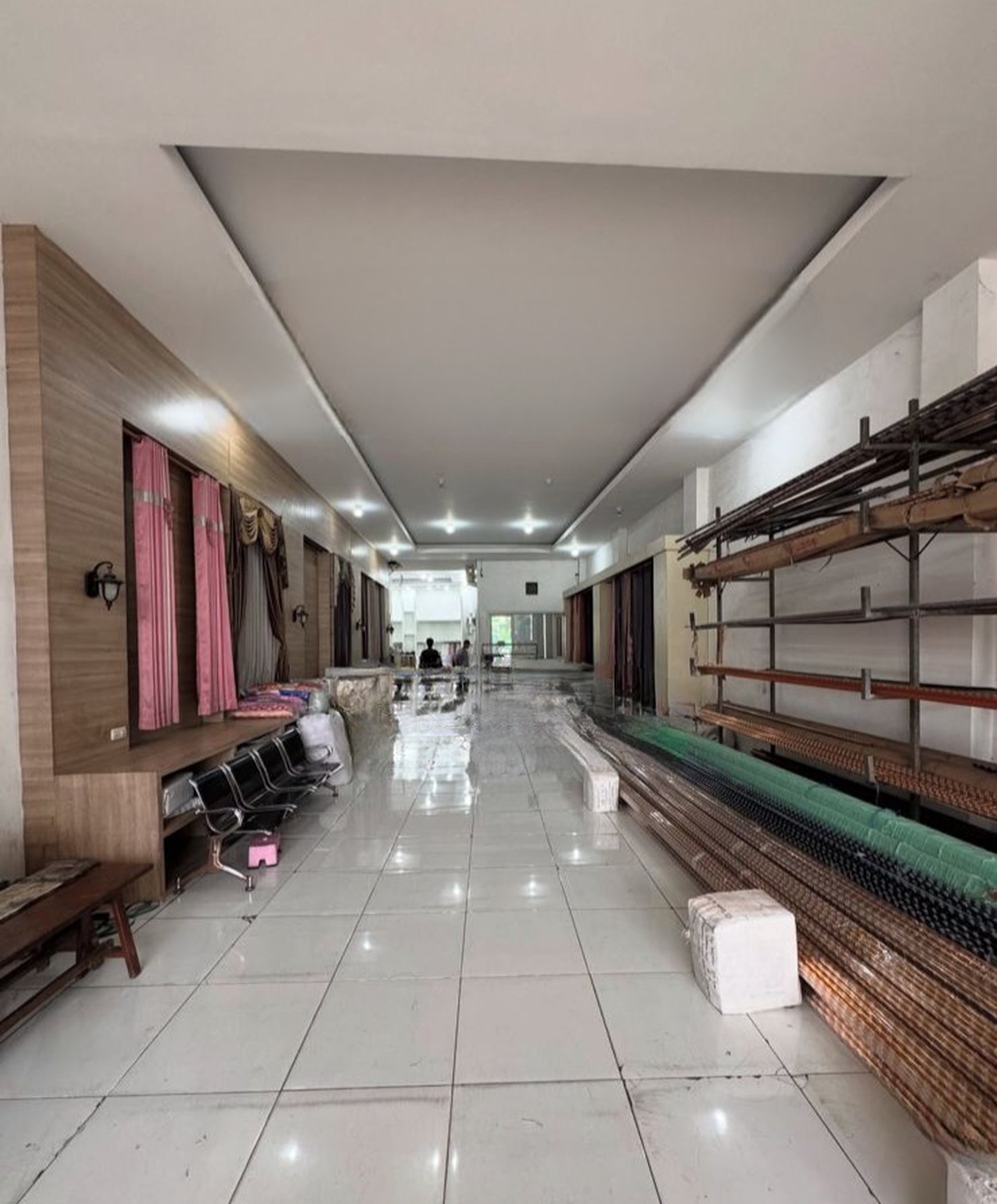 Dijual / Disewakan Ruko Kapasari - Kapasan - Simokerto Surabaya Pusat Kota - Nol Jalan Raya Komersial Area plus Lift Barang