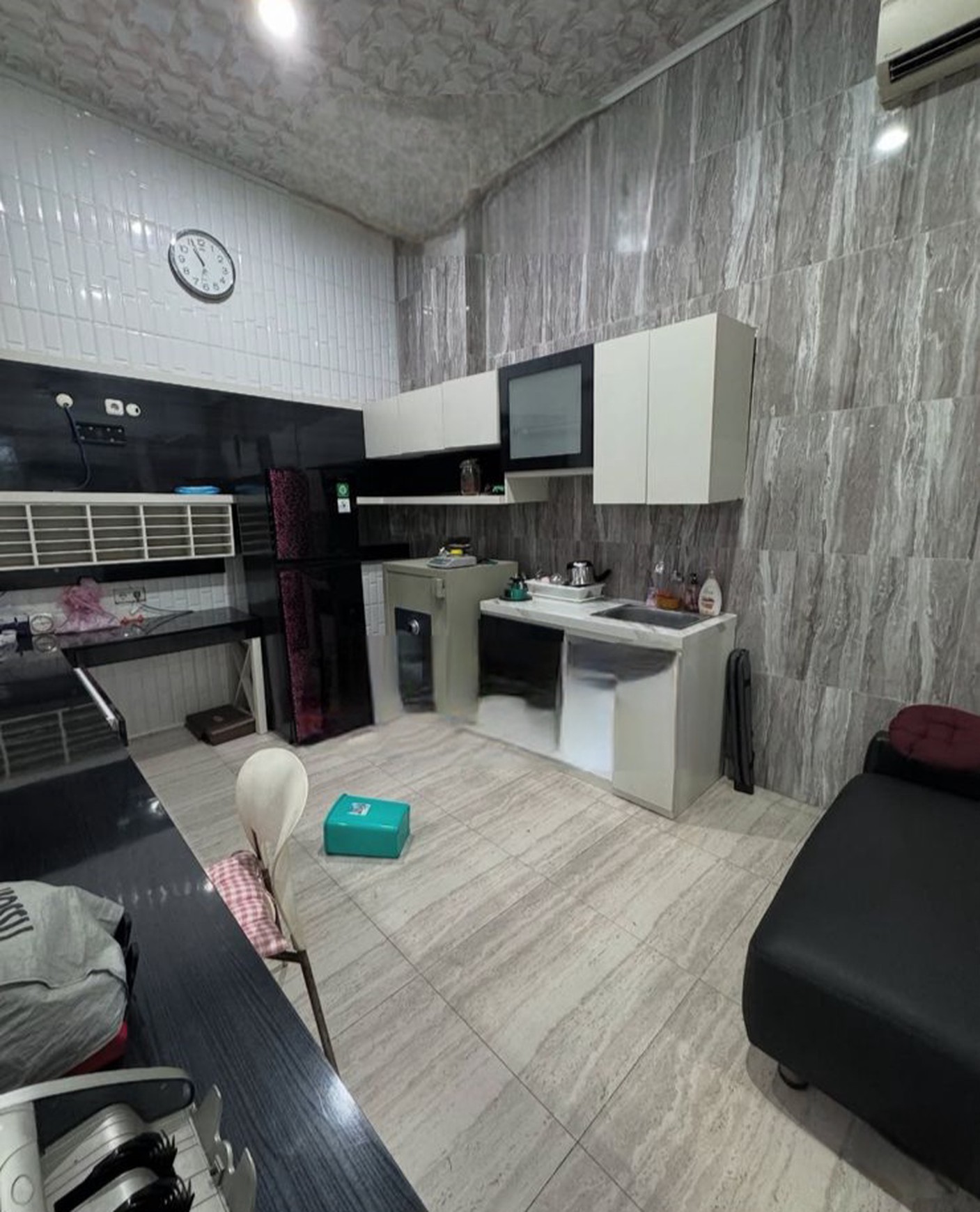 Dijual / Disewakan Ruko Kapasari - Kapasan - Simokerto Surabaya Pusat Kota - Nol Jalan Raya Komersial Area plus Lift Barang