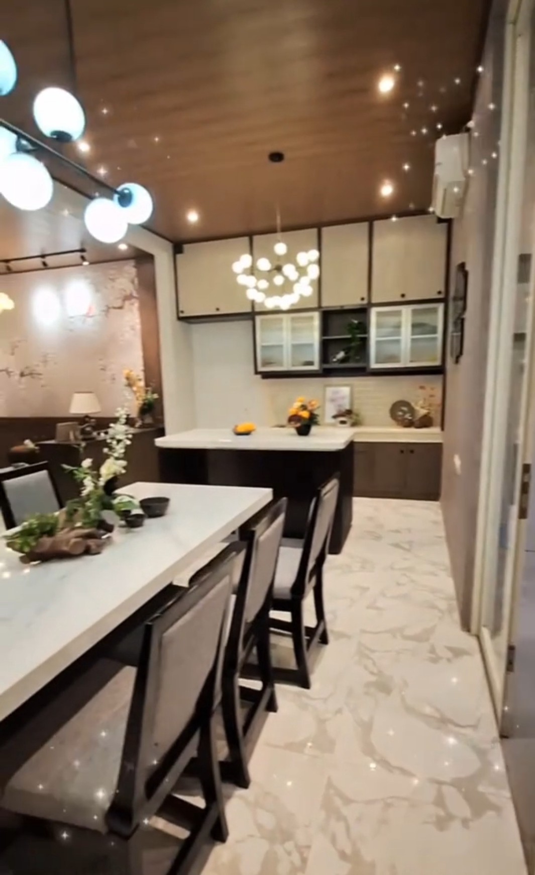 Dijual Rumah Pakuwon Indah Ritz Embassy Full Furnished Modern Mewah Dekat Citraland, Graha Family, Pakuwon Mall
