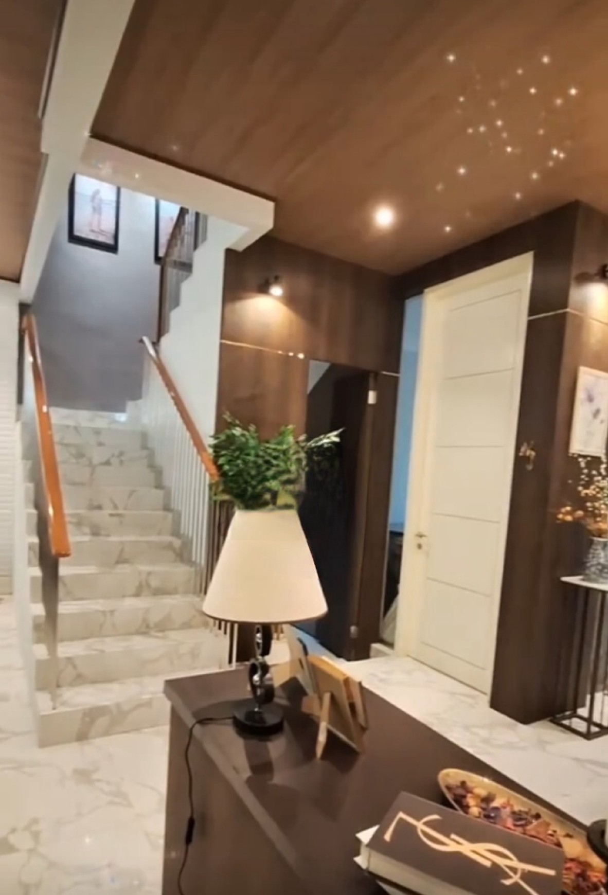 Dijual Rumah Pakuwon Indah Ritz Embassy Full Furnished Modern Mewah Dekat Citraland, Graha Family, Pakuwon Mall