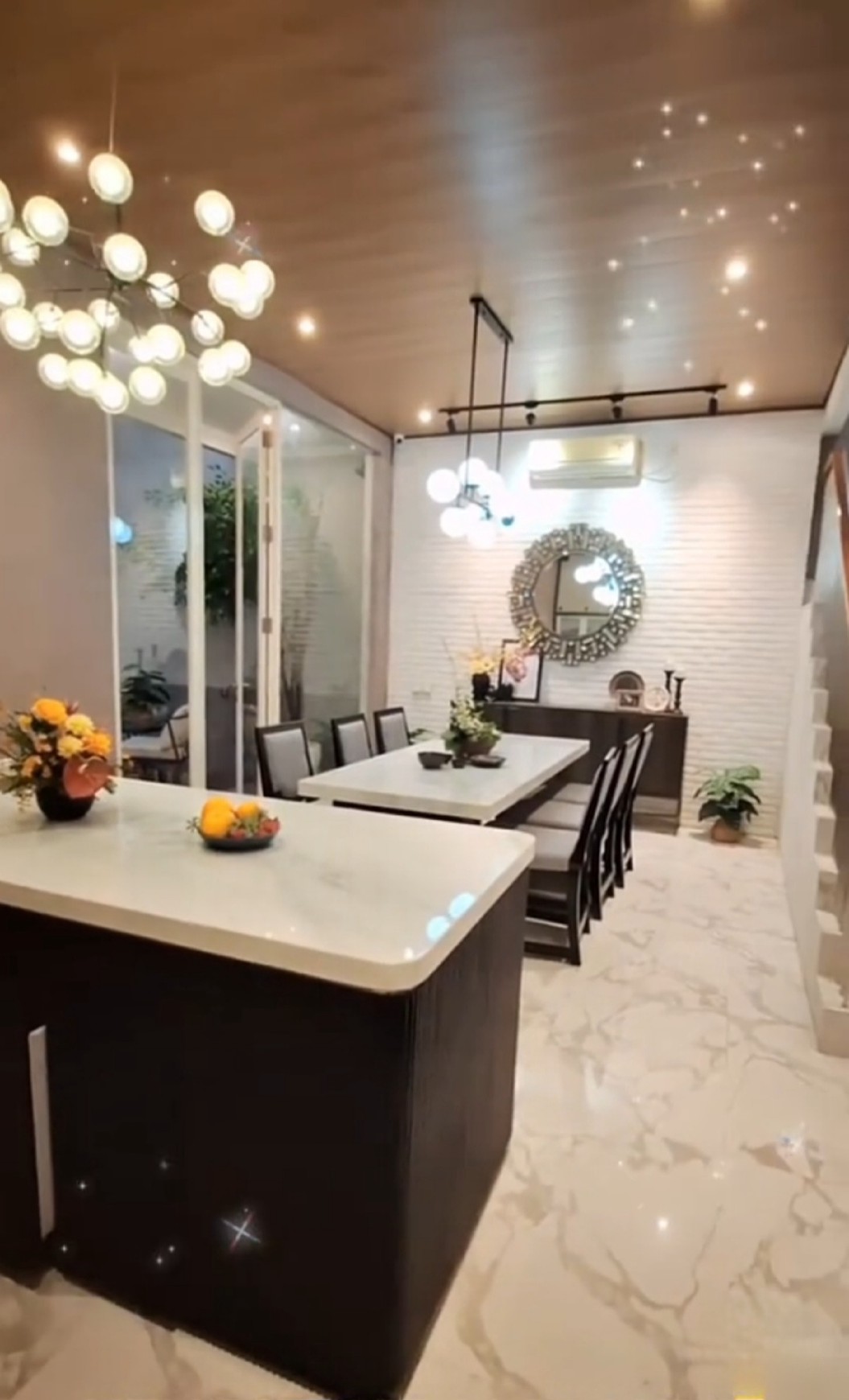 Dijual Rumah Pakuwon Indah Ritz Embassy Full Furnished Modern Mewah Dekat Citraland, Graha Family, Pakuwon Mall