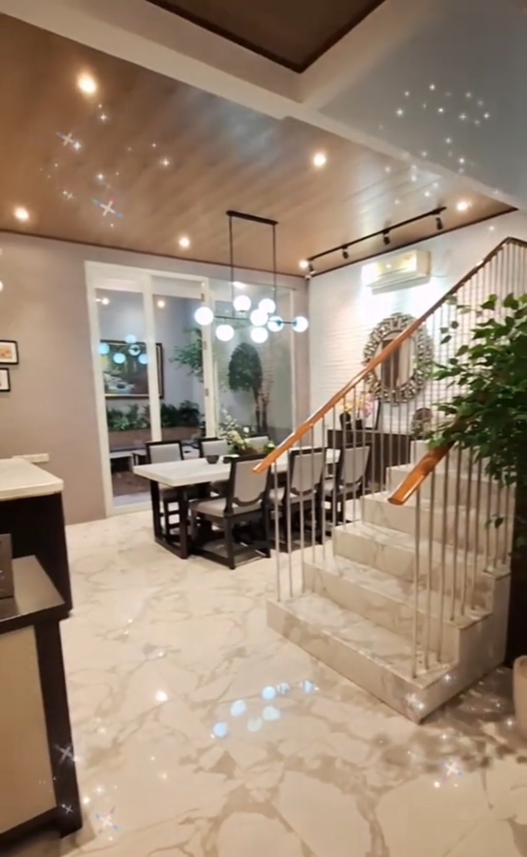 Dijual Rumah Pakuwon Indah Ritz Embassy Full Furnished Modern Mewah Dekat Citraland, Graha Family, Pakuwon Mall