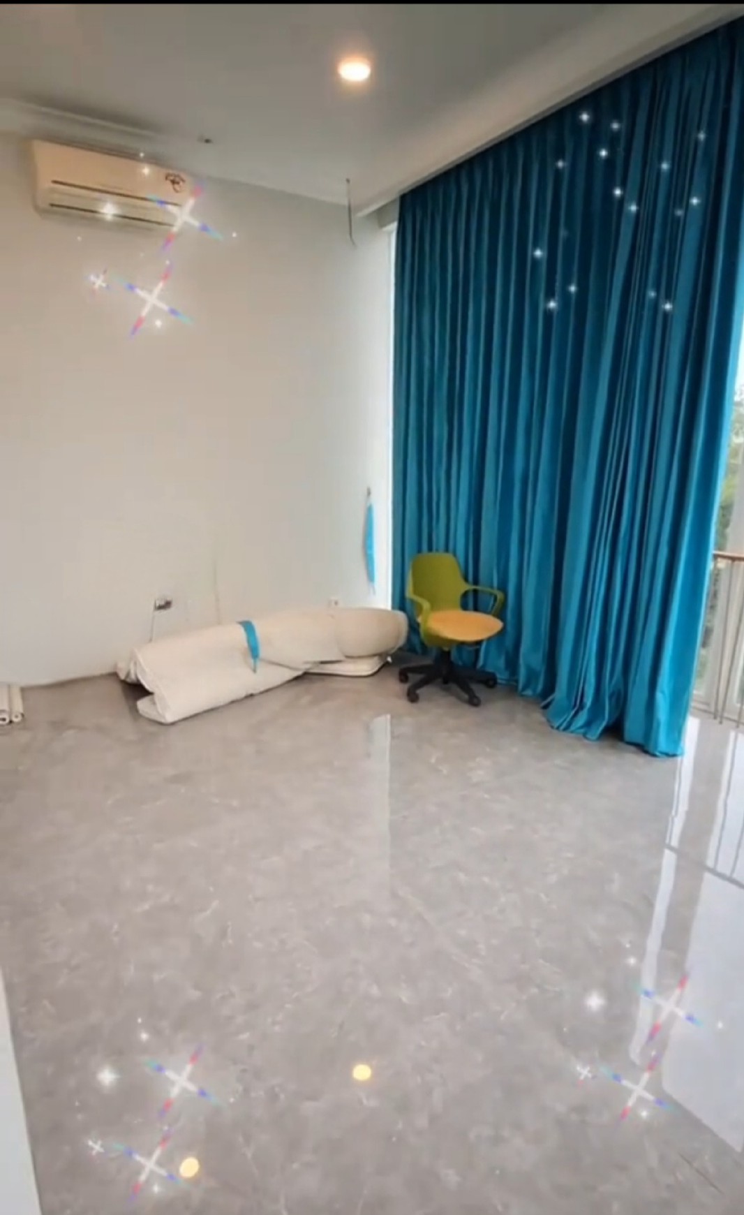 Dijual Rumah Pakuwon Indah Ritz Embassy Full Furnished Modern Mewah Dekat Citraland, Graha Family, Pakuwon Mall