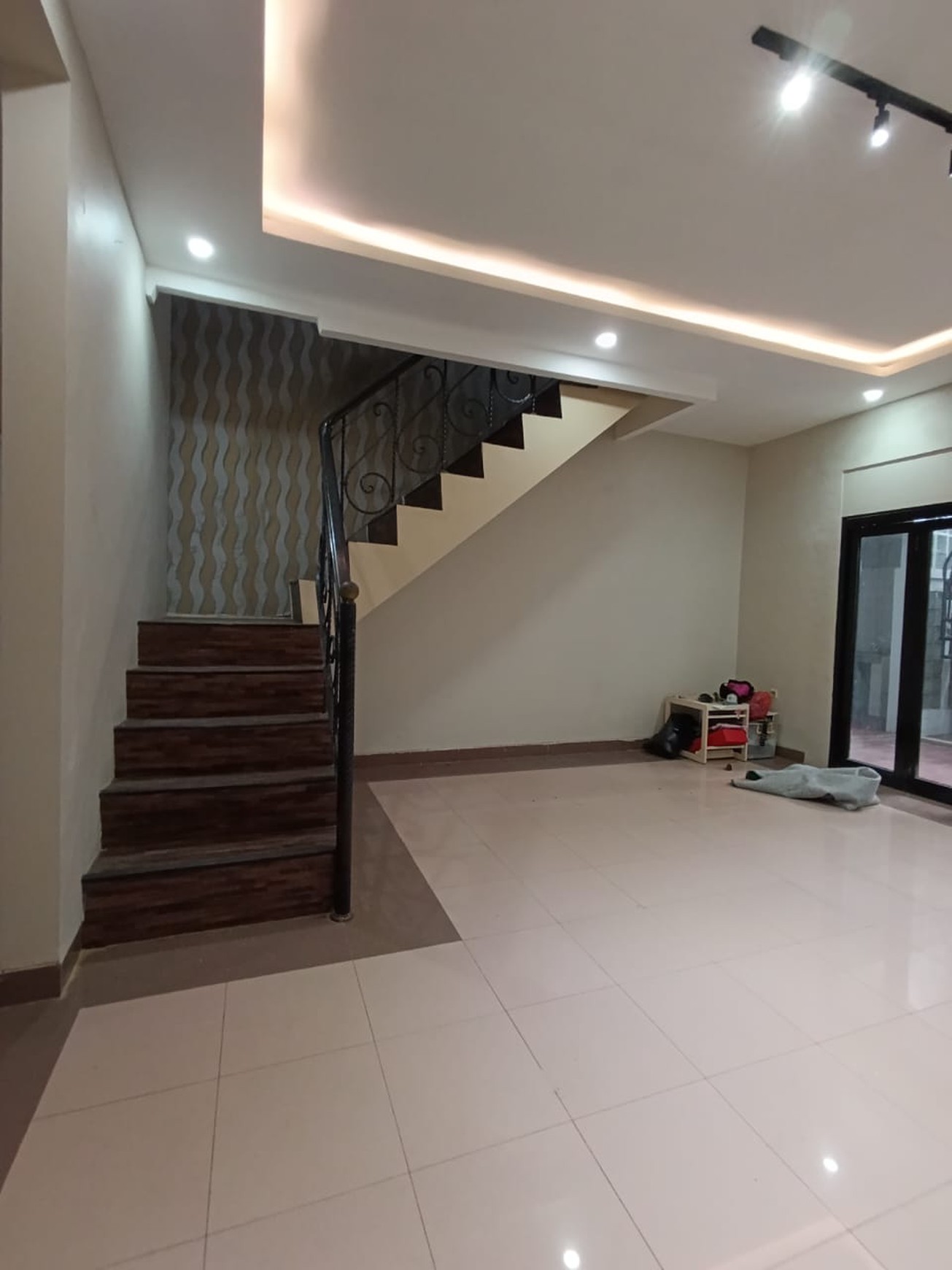 Di Sewakan Rumah tinggal siap huni lokasi di Bumi Pesanggrahan Mas Petukangan Selatan Jakarta Selatan