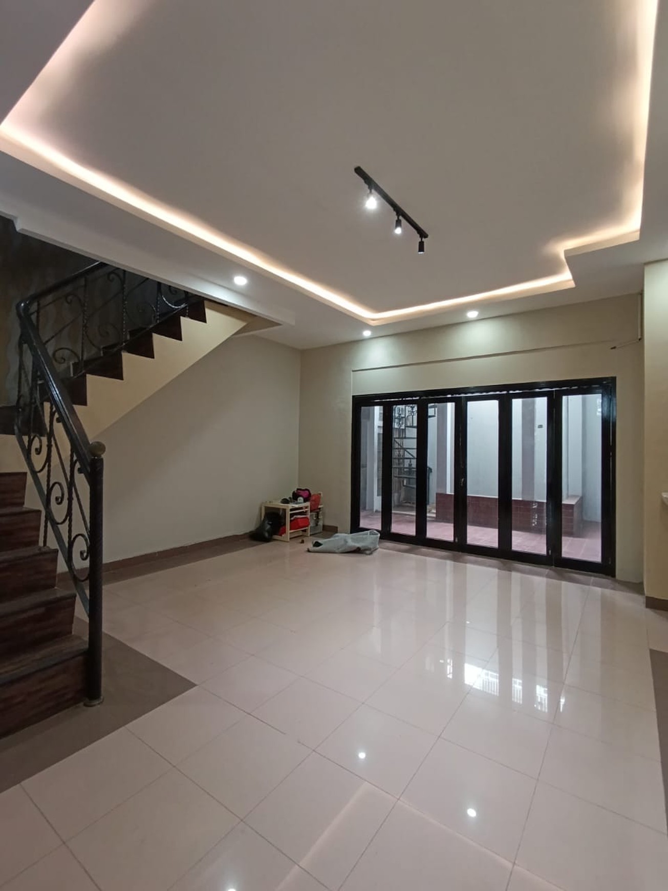 Di Sewakan Rumah tinggal siap huni lokasi di Bumi Pesanggrahan Mas Petukangan Selatan Jakarta Selatan
