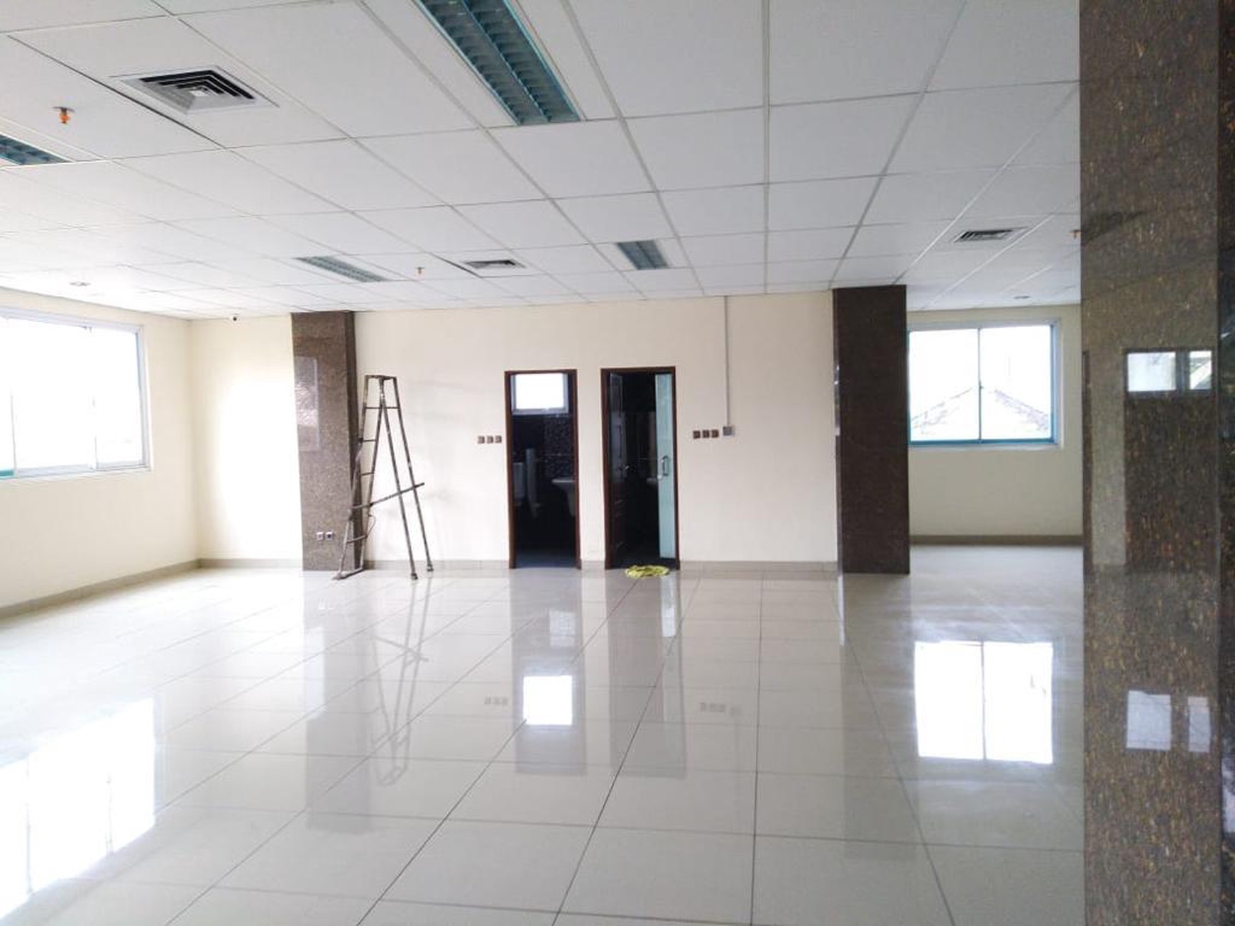 Gedung kantor di Mampang Jakarta Selatan