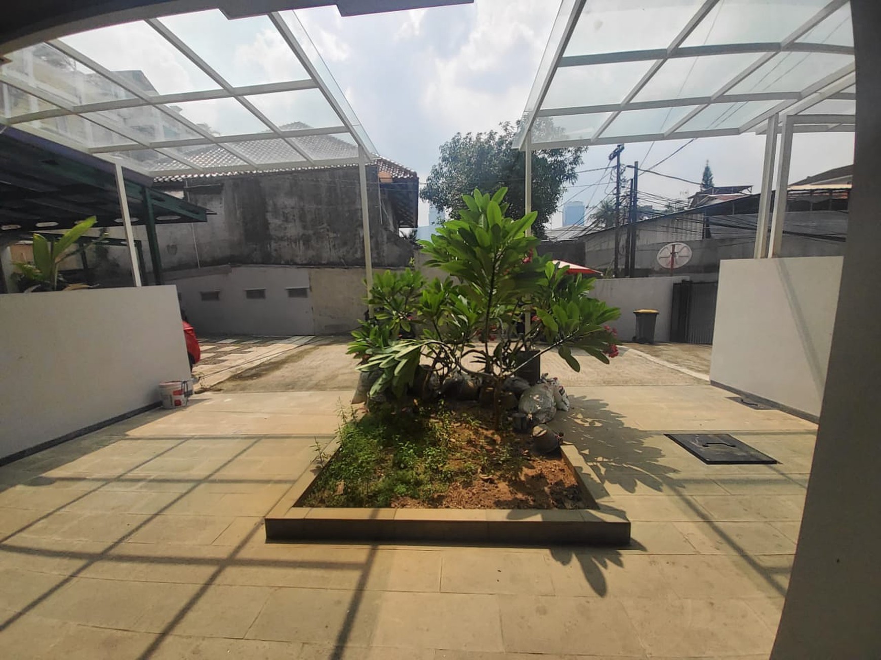 Townhouse Asri dan Nyaman Lingkungan Tenang di Kebayoran, Jakarta Selatan 