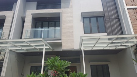 Townhouse Asri dan Nyaman Lingkungan Tenang di Kebayoran, Jakarta Selatan 