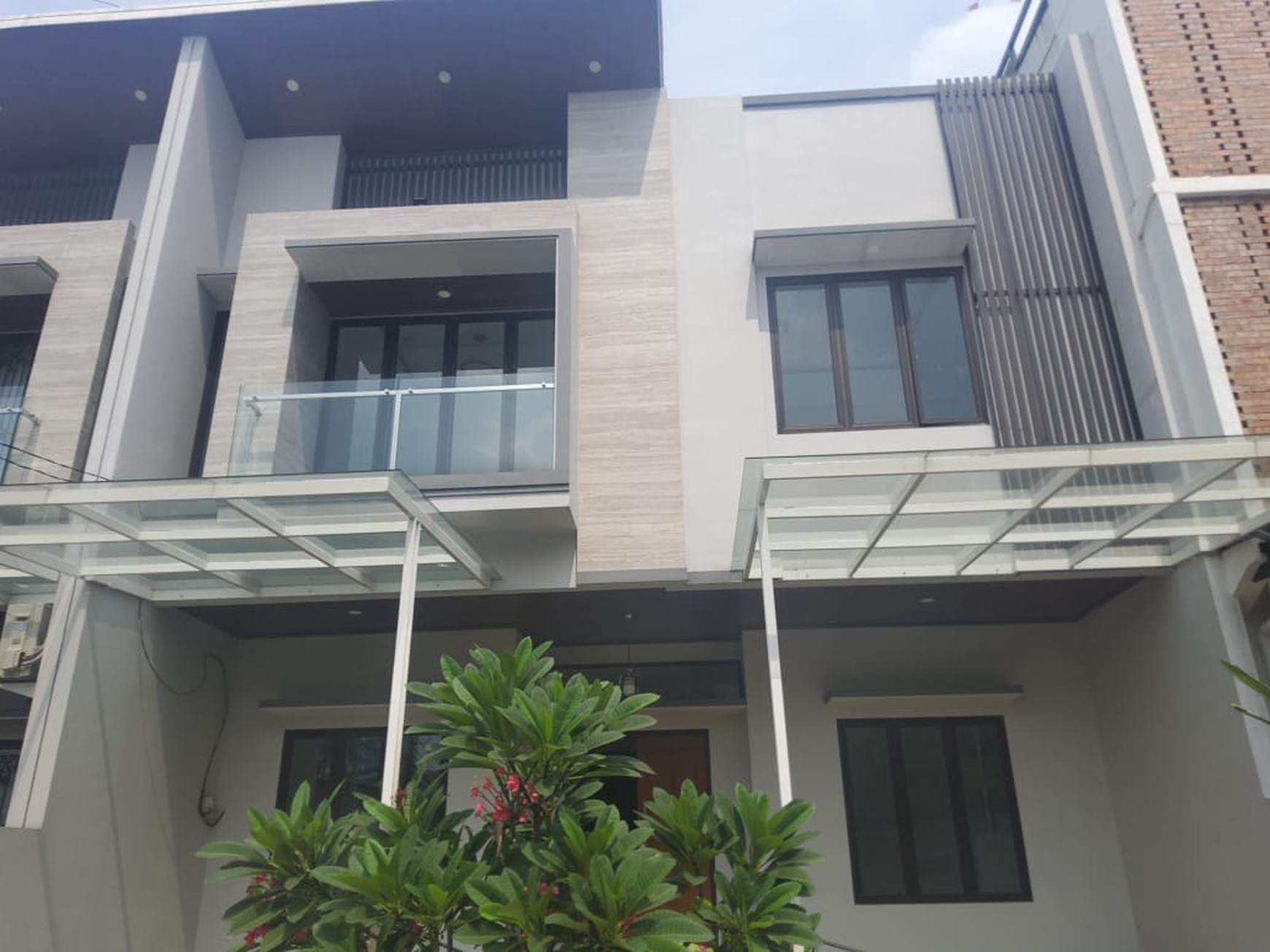 Townhouse Asri dan Nyaman Lingkungan Tenang di Kebayoran, Jakarta Selatan 