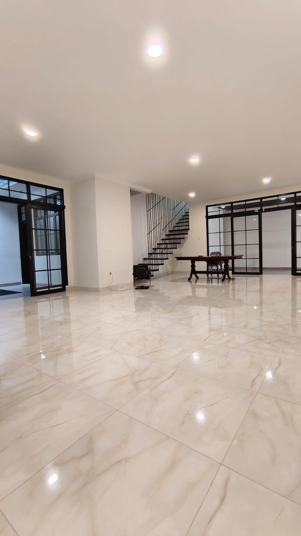 Di Sewa Rumah Bagus lokasi di Jl Terogong, cilandak, Jakarta Selatan