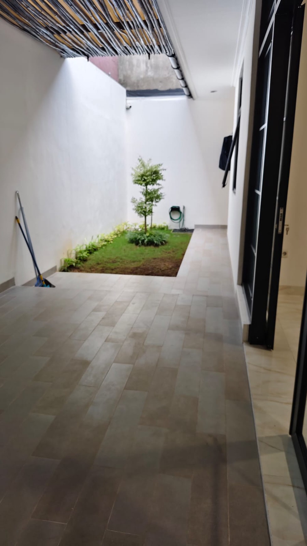 Di Sewa Rumah Bagus lokasi di Jl Terogong, cilandak, Jakarta Selatan