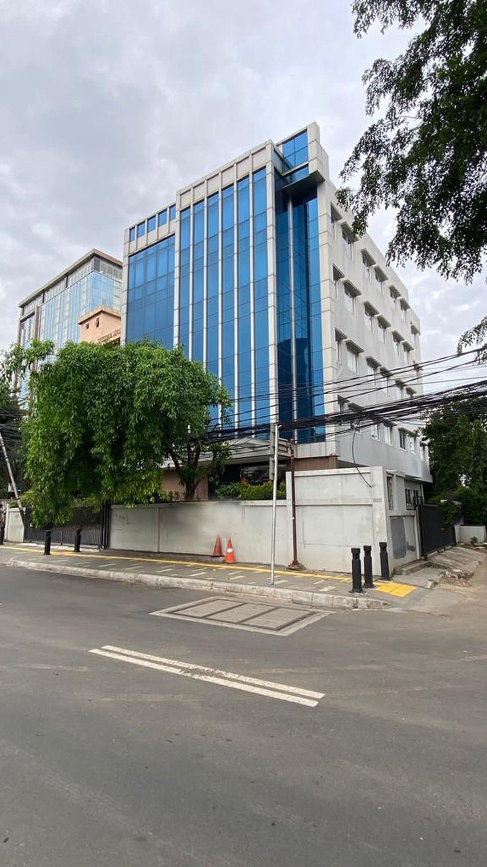 Disewakan Gedung Kantor Pusat Kota Cikini Jakarta Selatan
