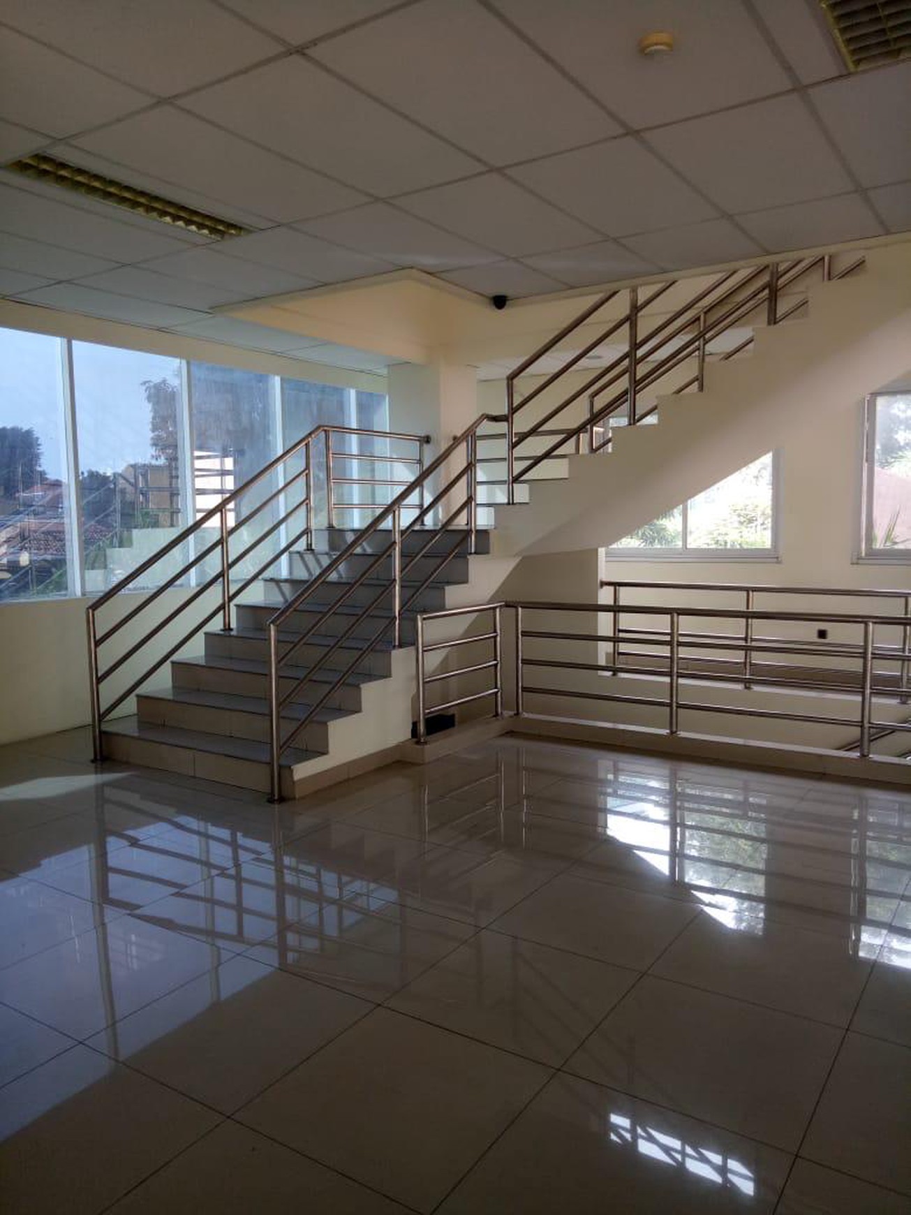 Disewakan Gedung Kantor Pusat Kota Cikini Jakarta Selatan