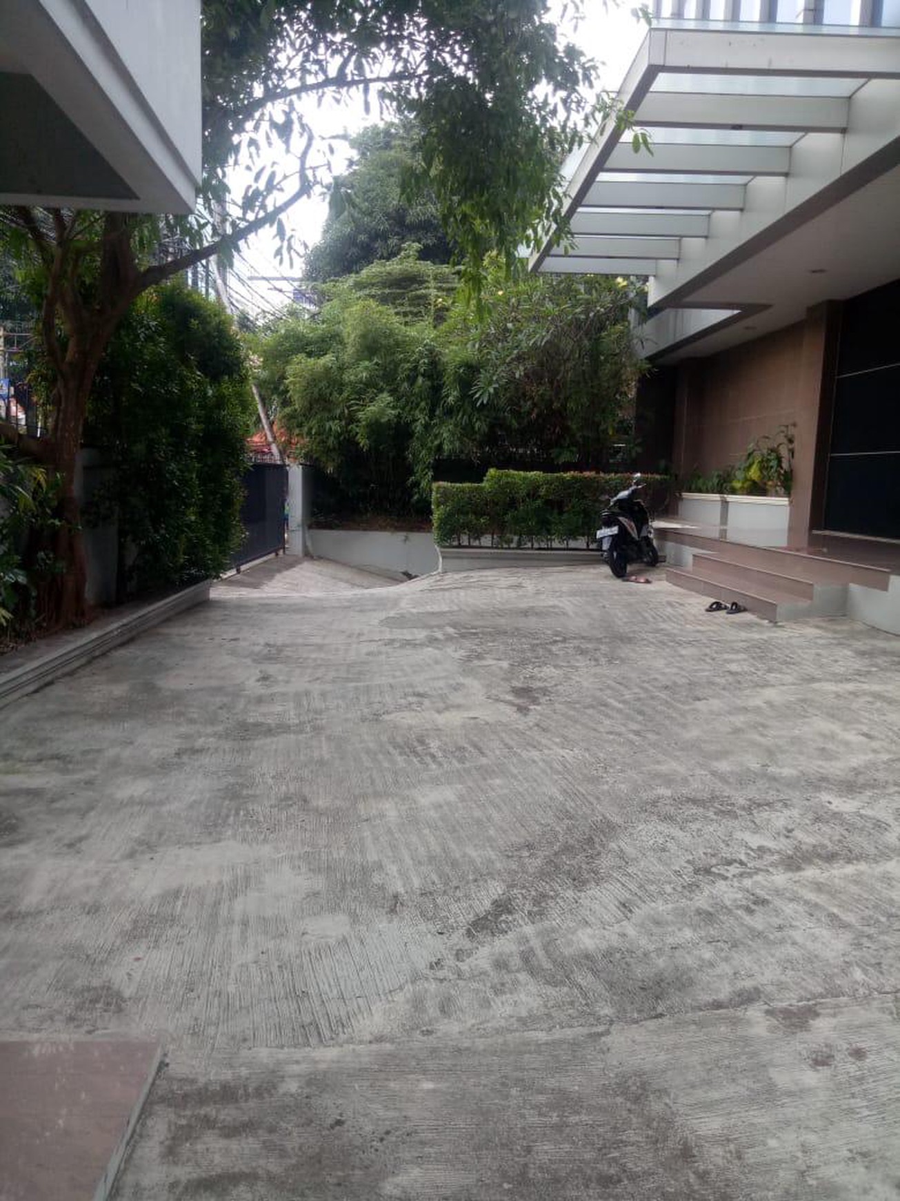 Disewakan Gedung Kantor Pusat Kota Cikini Jakarta Selatan