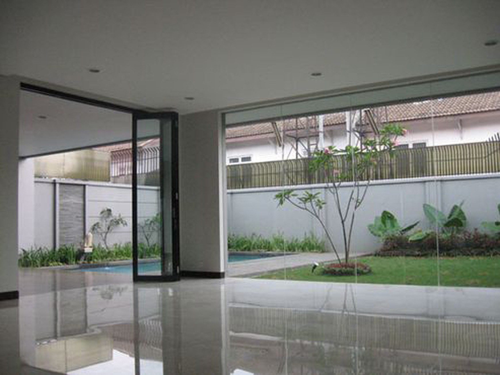 For rent nice and strategic townhouse in cipete