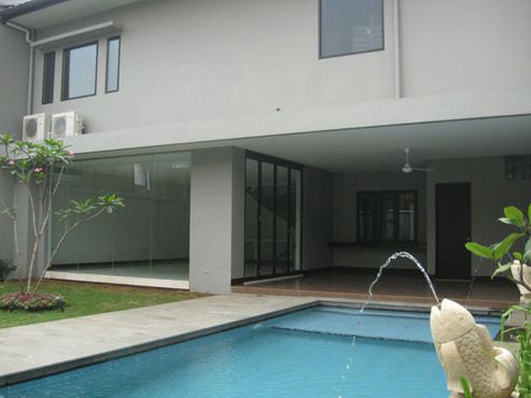 For rent nice and strategic townhouse in cipete