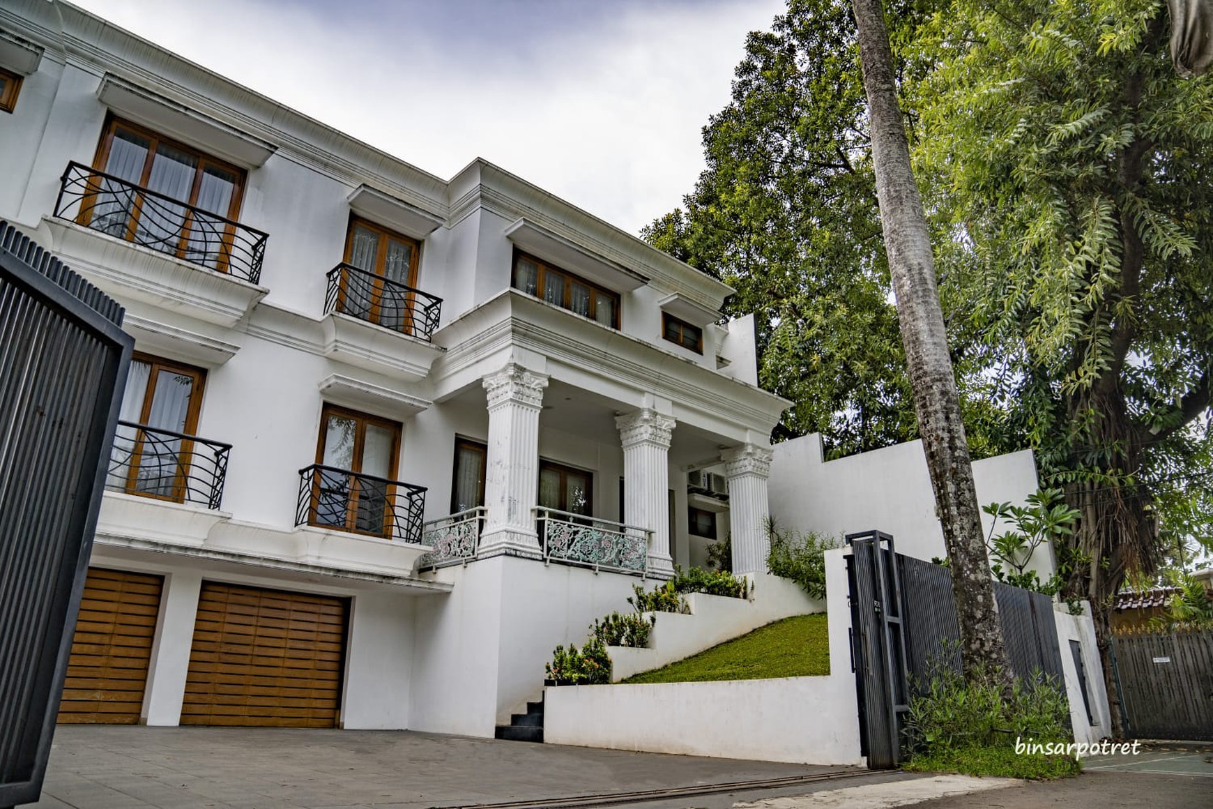 Nice beautiful house inside exclusive area