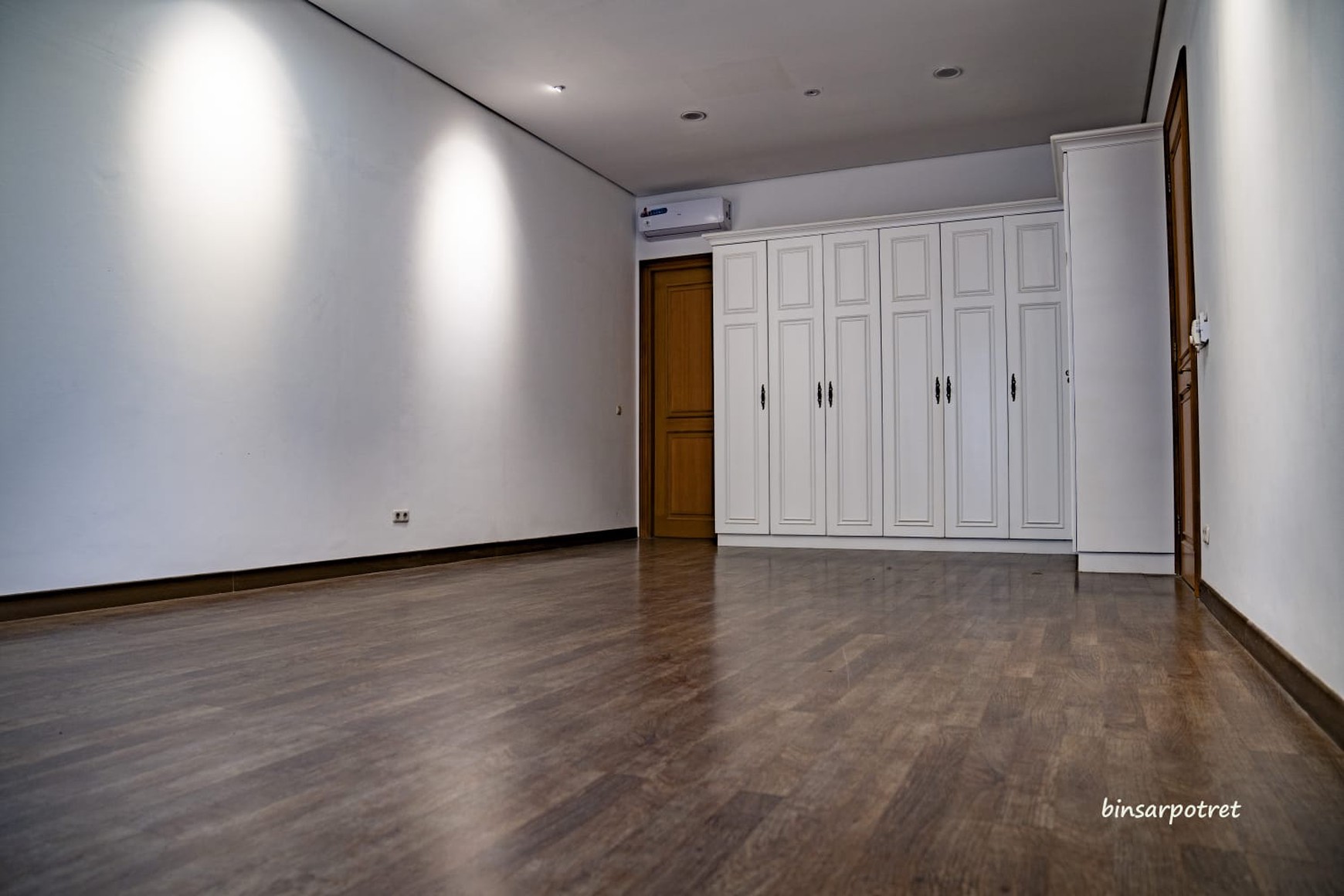 Nice beautiful house inside exclusive area