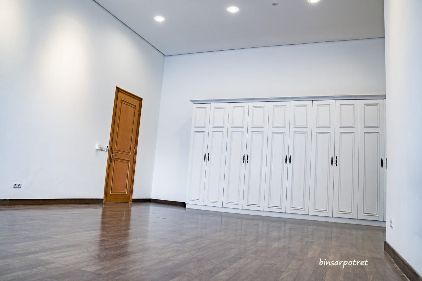 Nice beautiful house inside exclusive area