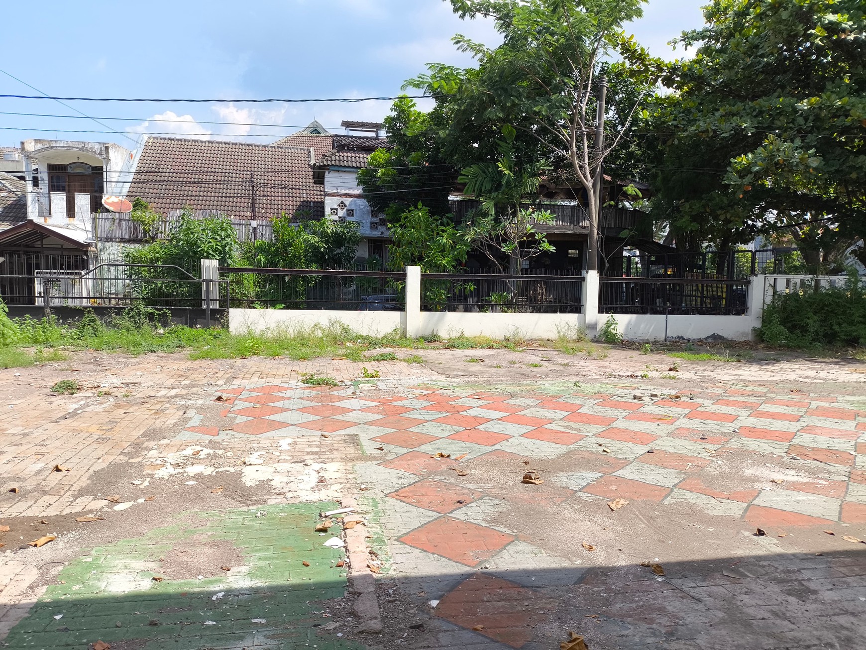 Disewakan Ex-Cafe di Ketintang dekat Sekolah Al-Hikmah