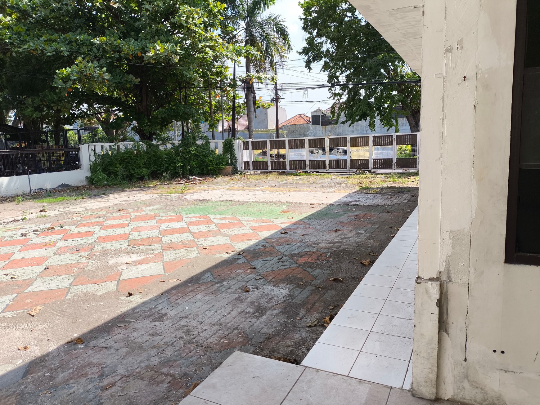 Disewakan Ex-Cafe di Ketintang dekat Sekolah Al-Hikmah