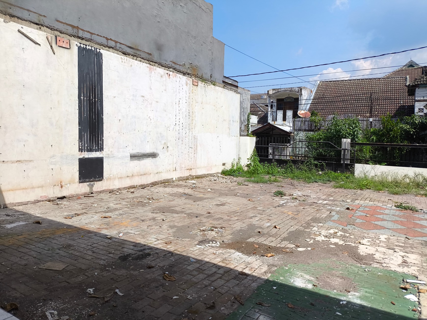 Disewakan Ex-Cafe di Ketintang dekat Sekolah Al-Hikmah