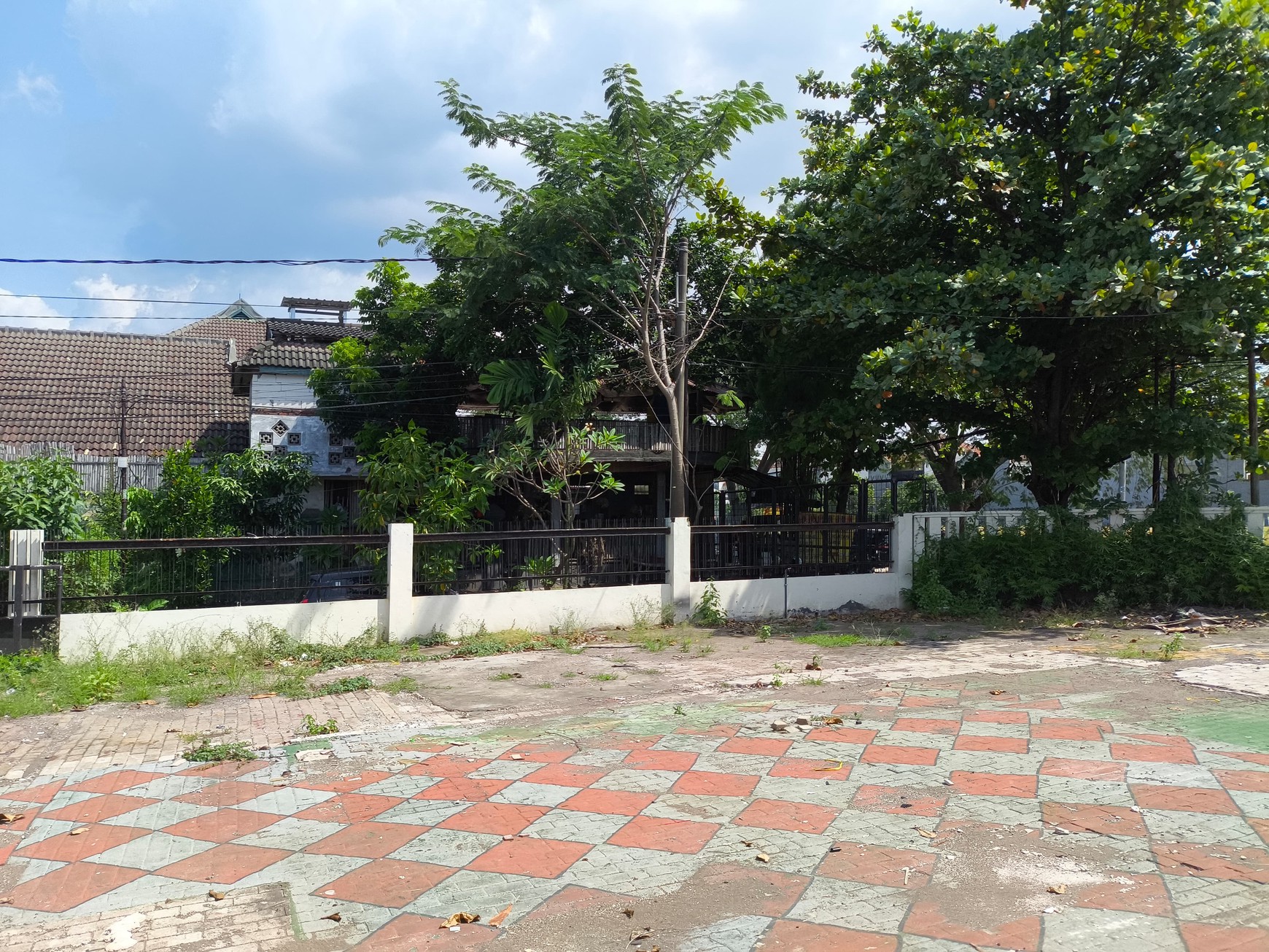 Disewakan Ex-Cafe di Ketintang dekat Sekolah Al-Hikmah