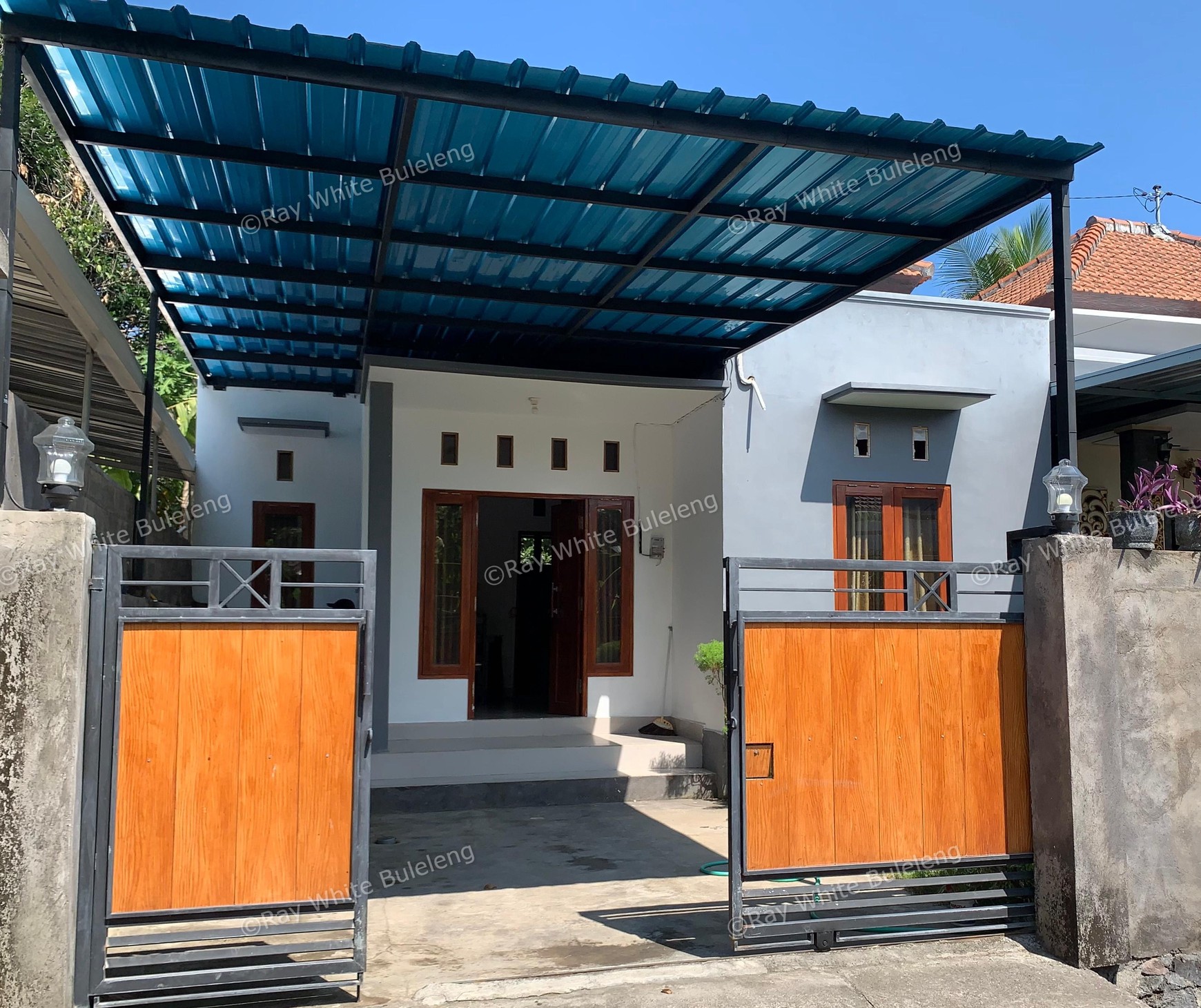 COZY RENTAL HOME IN A QUIET NEIGHBORHOOD NEAR THE SINGARAJA CITY