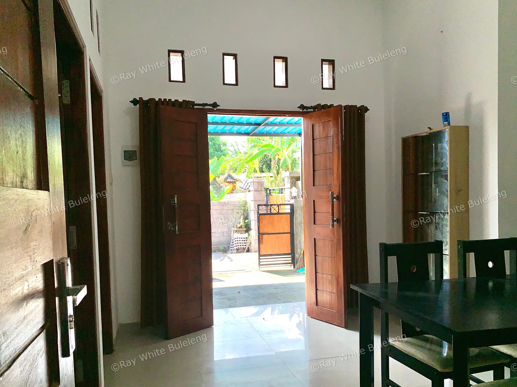 COZY RENTAL HOME IN A QUIET NEIGHBORHOOD NEAR THE SINGARAJA CITY