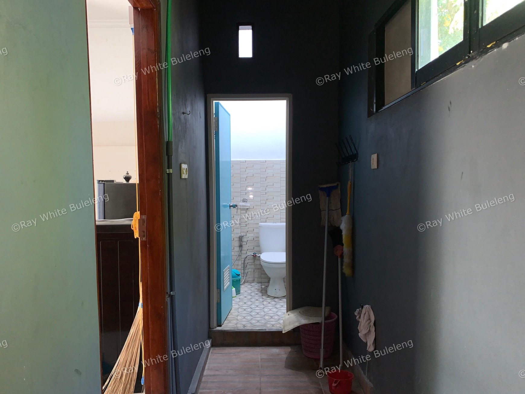 COZY RENTAL HOME IN A QUIET NEIGHBORHOOD NEAR THE SINGARAJA CITY