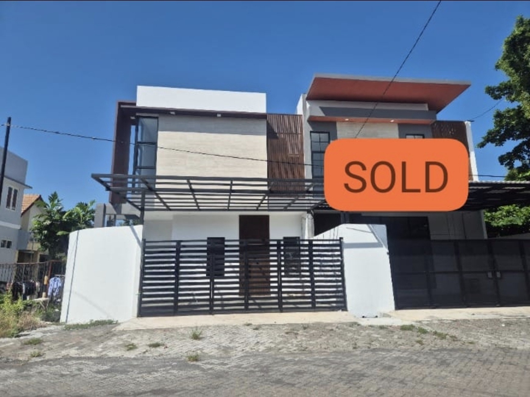 DIJUAL RUMAH BARU FRESH GRESS SIAP HUNI MODERN Minimalis HOOK Sutorejo Surabaya Timur