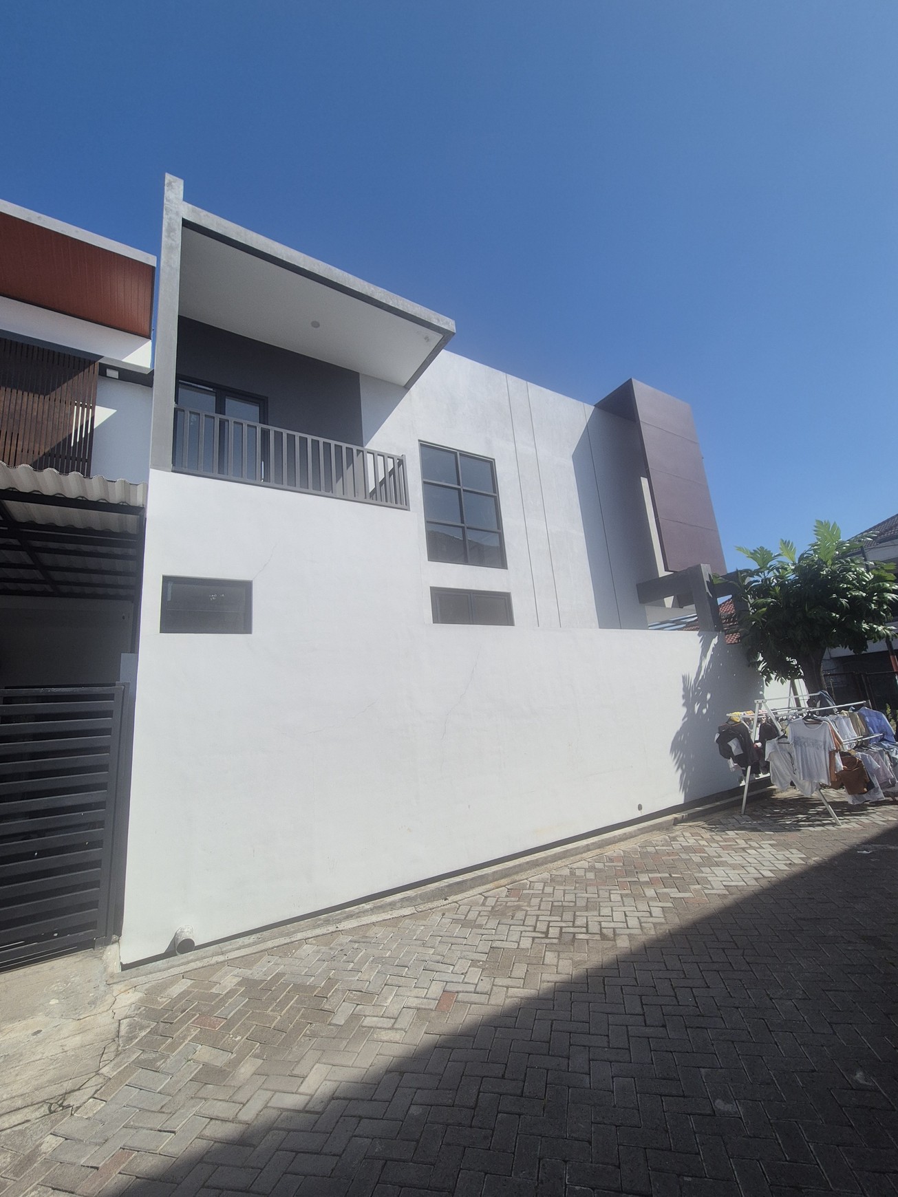 DIJUAL RUMAH BARU FRESH GRESS SIAP HUNI MODERN Minimalis HOOK Sutorejo Surabaya Timur