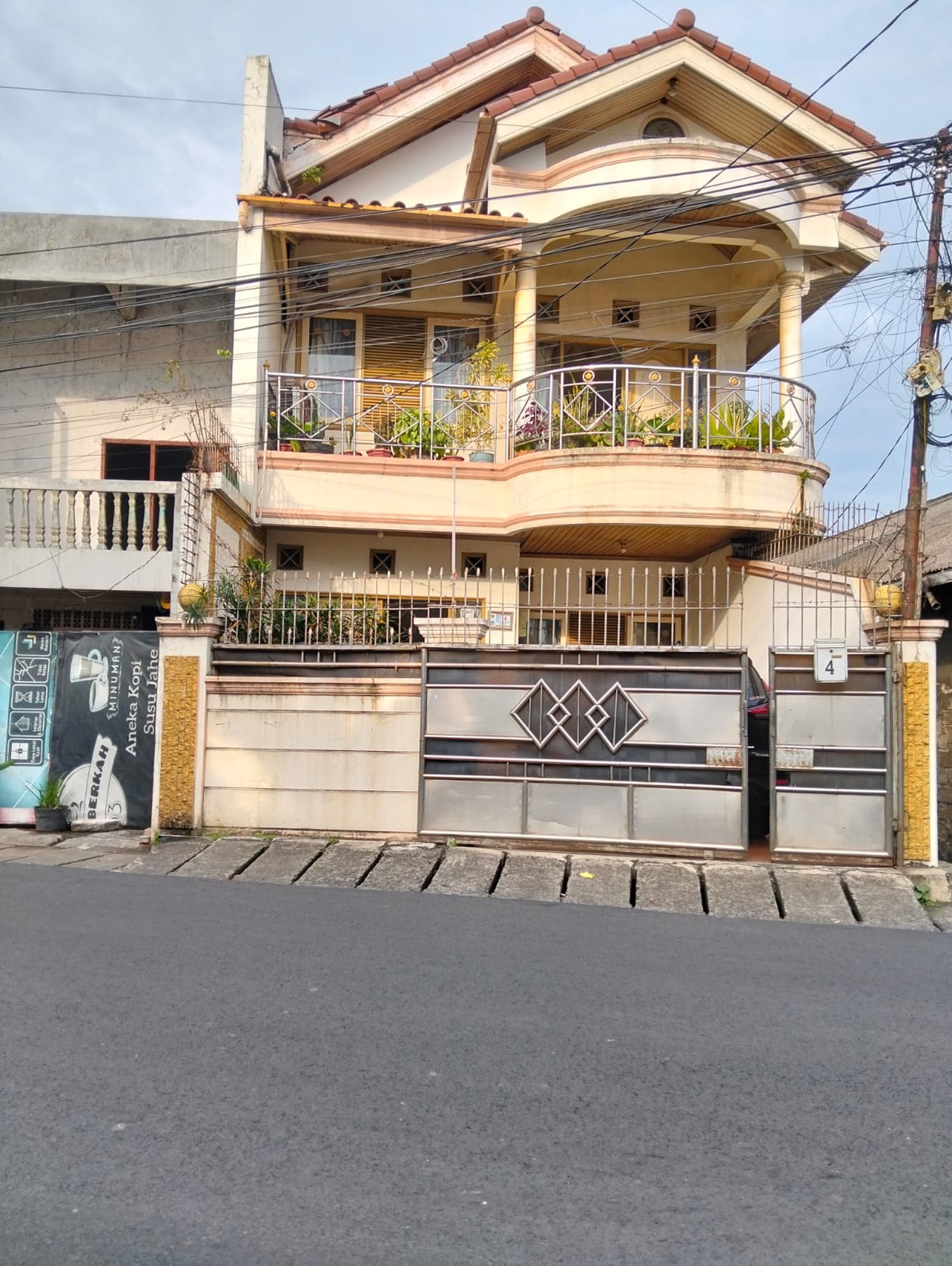 Rumah 2 lantai cibubur lokasi sangat strategis dijual cepat 