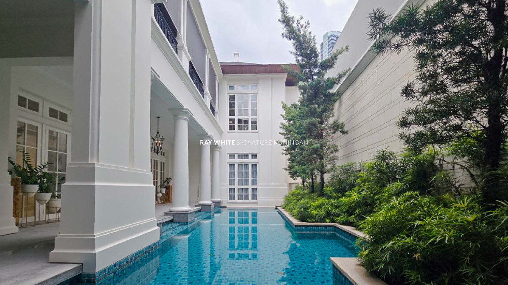 Rumah Mewah di Kawasan Mega Kuningan di Jl Karang Asem