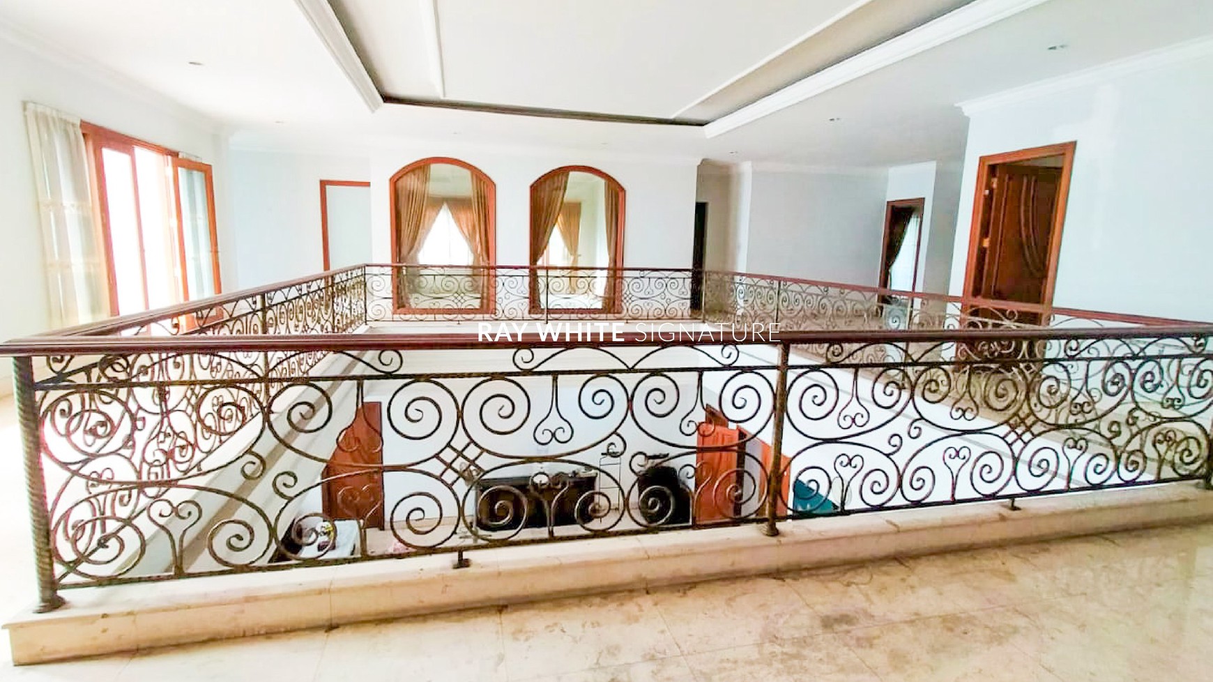 Rumah Mewah Harga Sudah Dibawah NJOP di Jl Kintamani Mega Kuningan