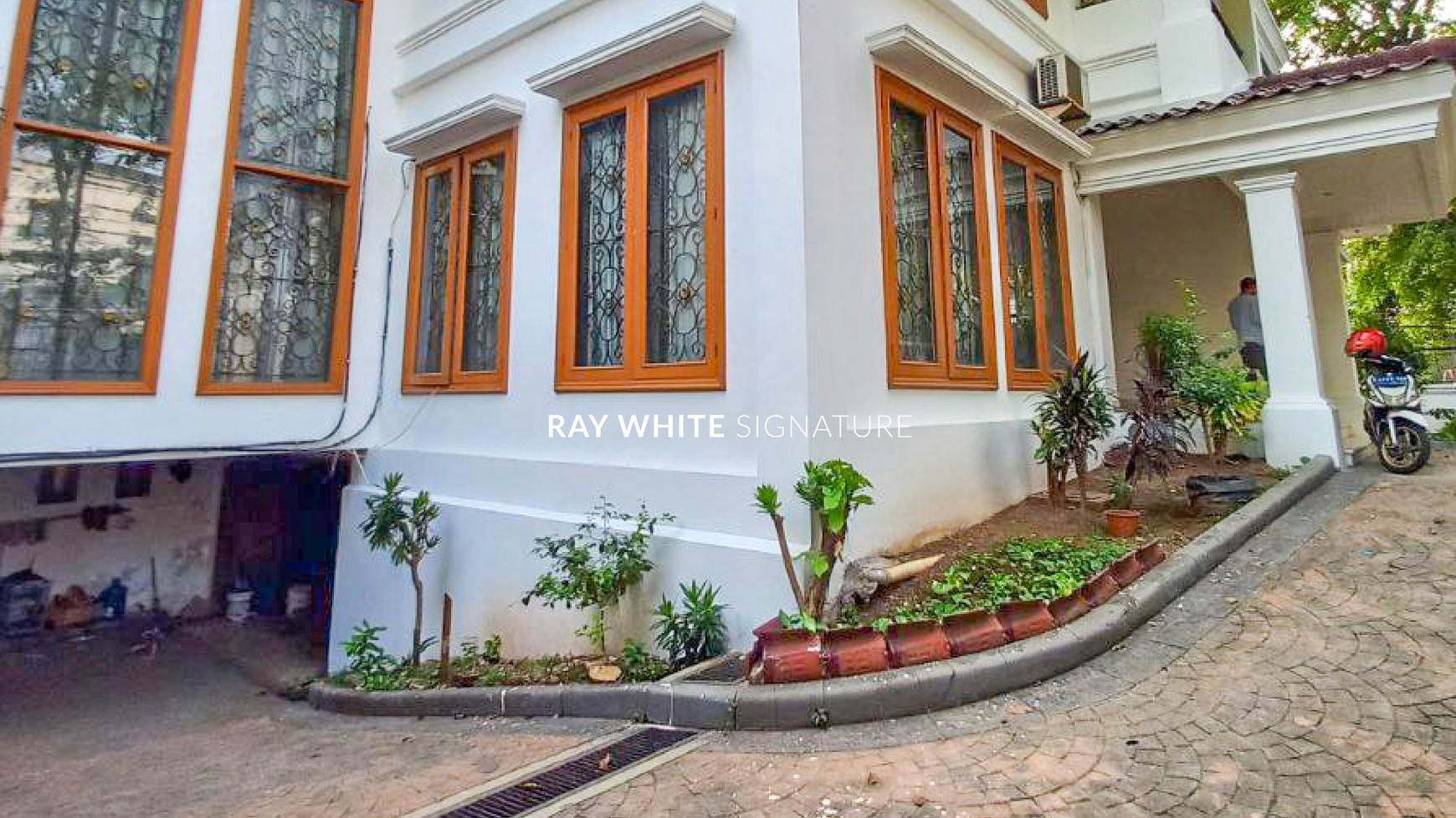 Rumah Mewah Harga Sudah Dibawah NJOP di Jl Kintamani Mega Kuningan