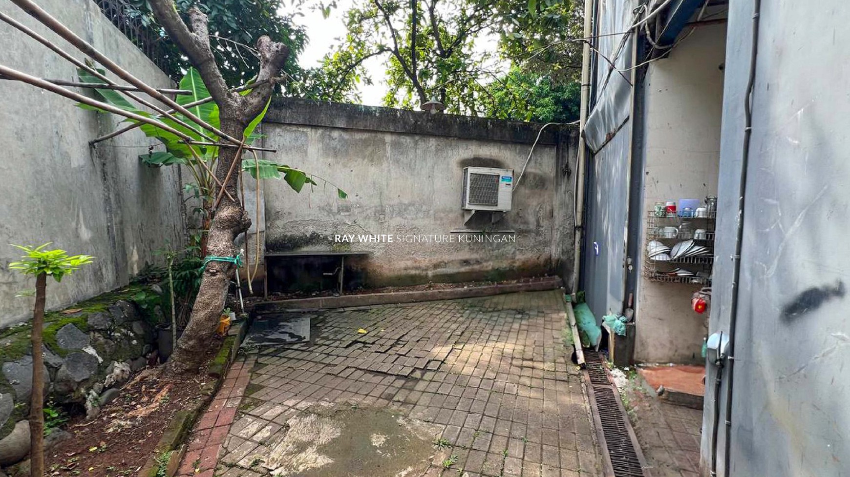 Kantor 3 Lantai Zona Komersial di Jl Ubud Mega Kuningan Jakarta Selatan