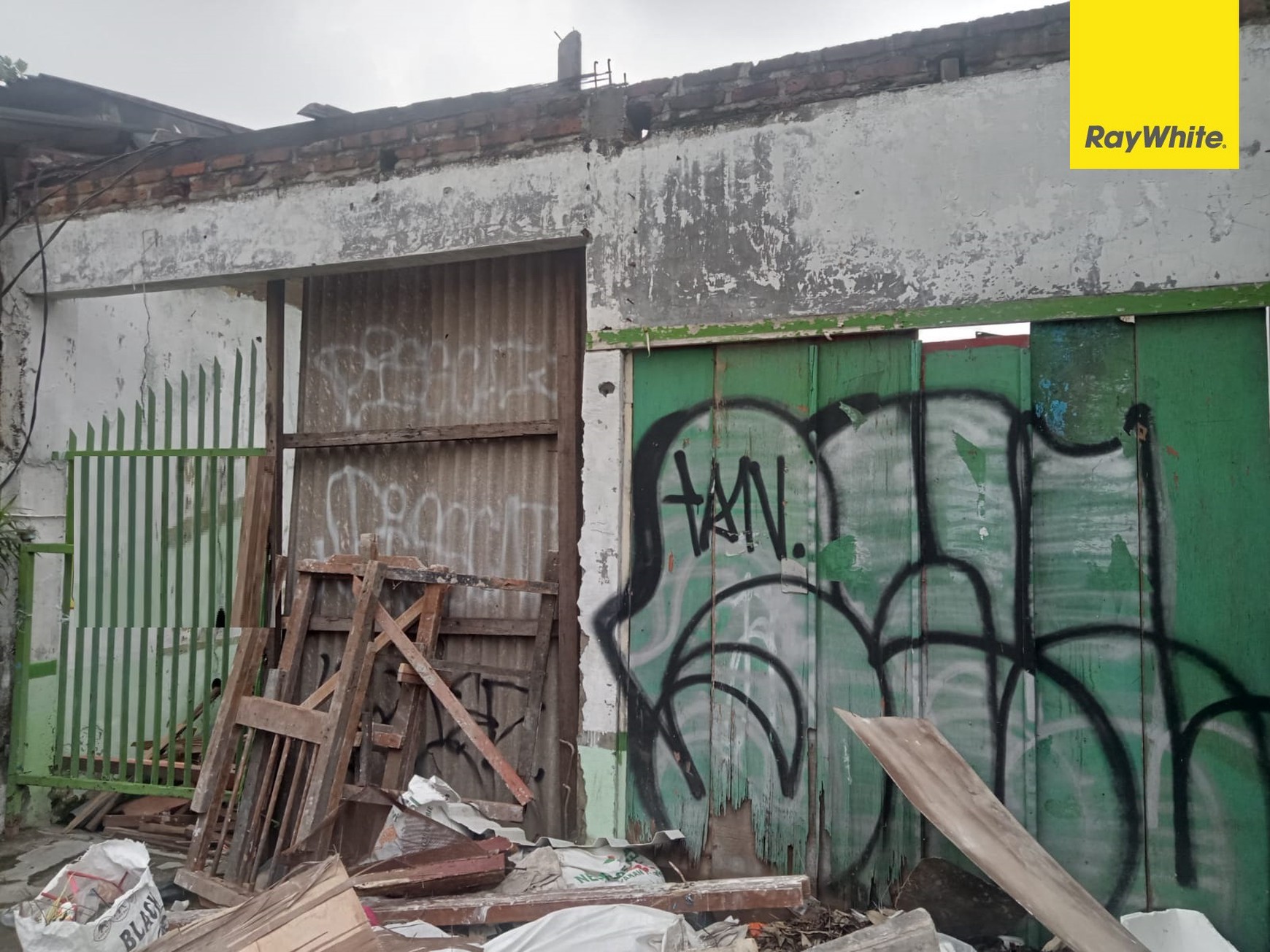 Dijual Rumah di Jalan Banyu Urip Surabaya