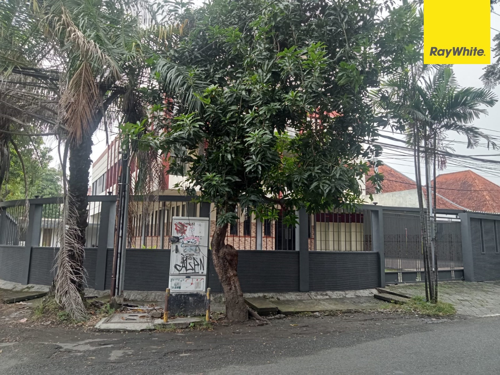 Dijual Rumah SHM di Jl Jaksa Agung Suprapto Surabaya