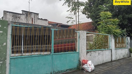 Dijual Rumah 3 lantai di Jl Kedungdoro Surabaya