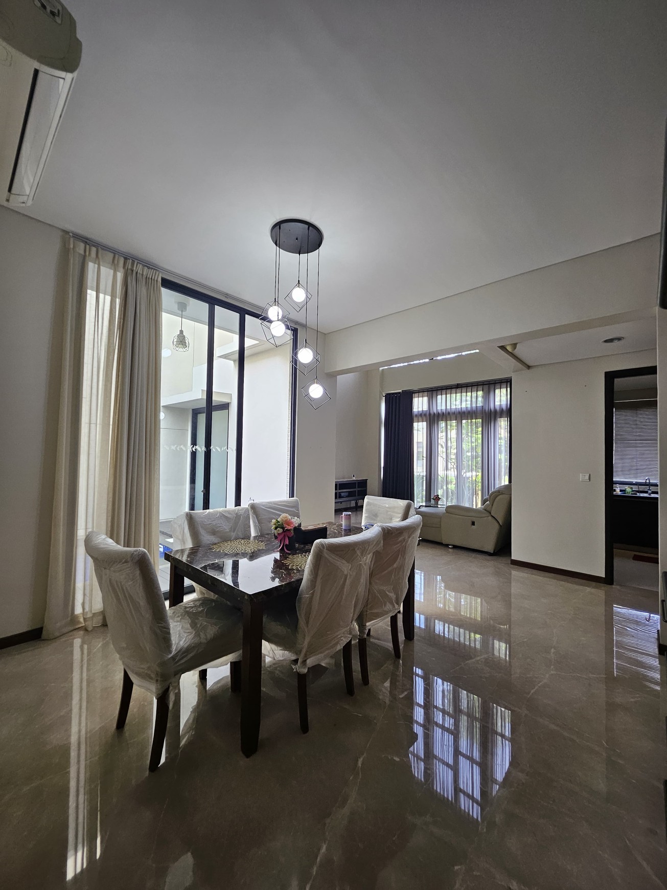 Rumah mewah dgn pool di Nava Park Lake Wood, BSD
