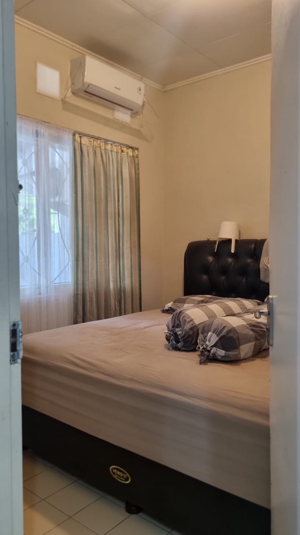 Rumah Hoek dengan harga 1M an dan luas besar di Cluster Graha Raya