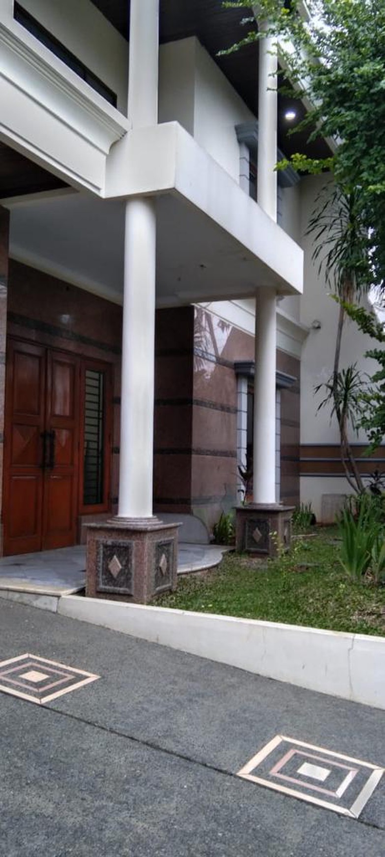 Rumah lokasi strategis di Kemang Timur Jakarta Selatan