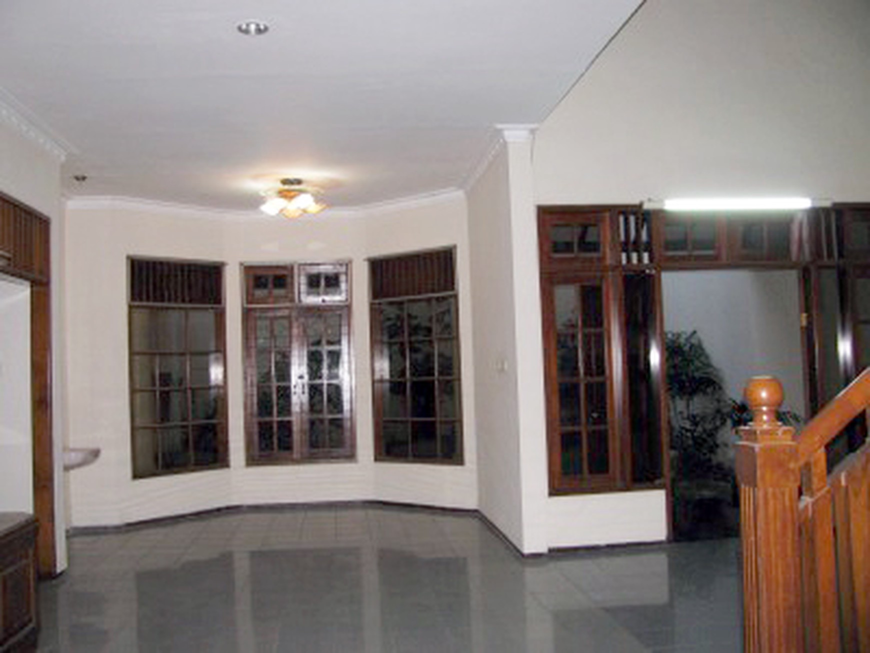 Rumah di Prapen Indah Timur Surabaya Selatan, 2 Lantai, Bagus & kokoh, Lingkungan Nyaman, Lokasi Bagus, SIAP HUNI, Bisa utk Kantor, Dekat Ry prapen