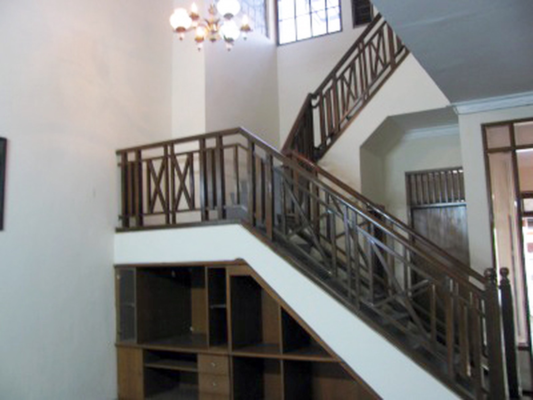 Rumah di Prapen Indah Timur Surabaya Selatan, 2 Lantai, Bagus & kokoh, Lingkungan Nyaman, Lokasi Bagus, SIAP HUNI, Bisa utk Kantor, Dekat Ry prapen